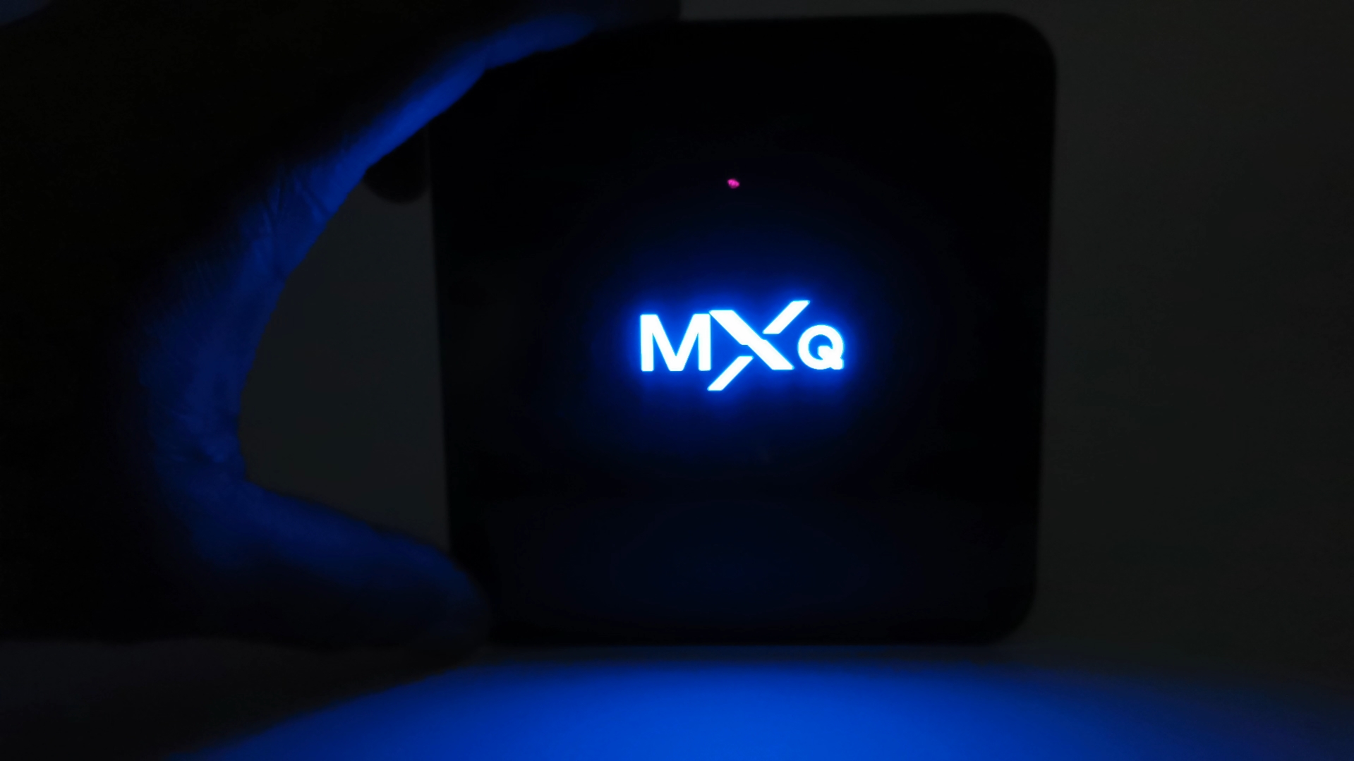 MXQ G9X3 logo Glow
