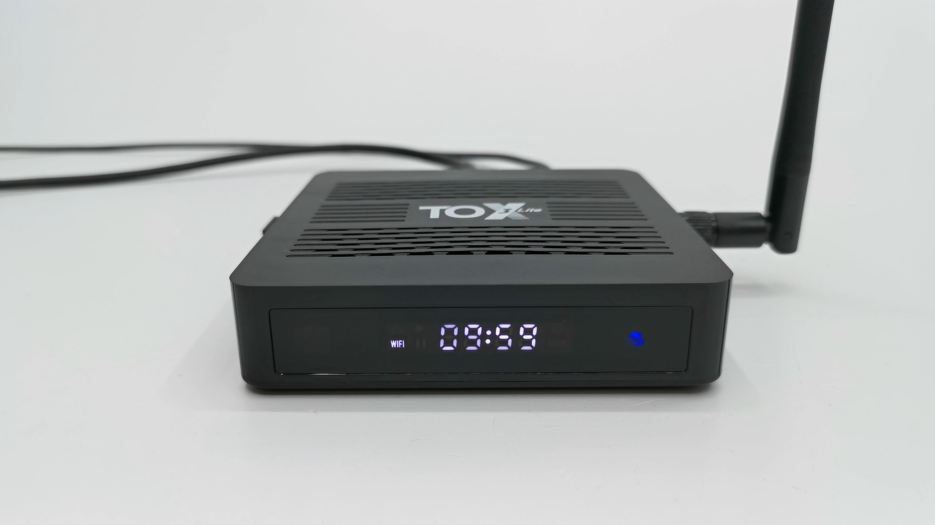 TOX3 TV Box front LED monitor and HDD activity light