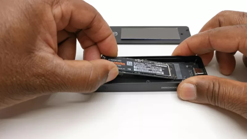 Dockcase M.2 SSD Enclosure ssd installation Dockcase M.2 SSD Enclosure ssd installation