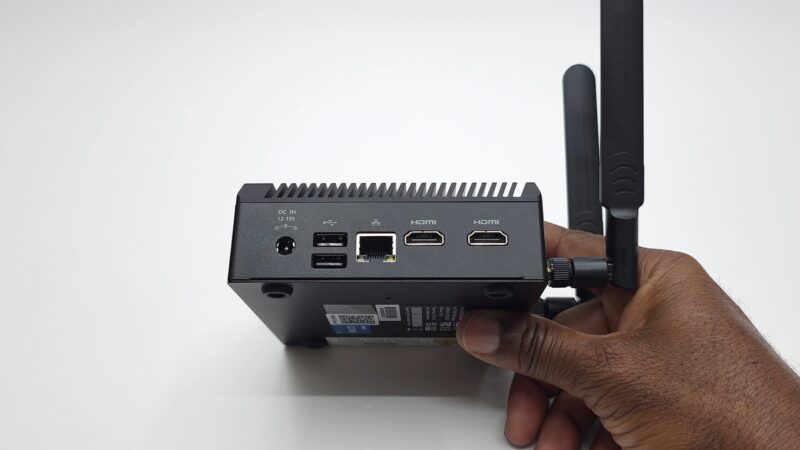 Minix Z300 Mini PC IO ports