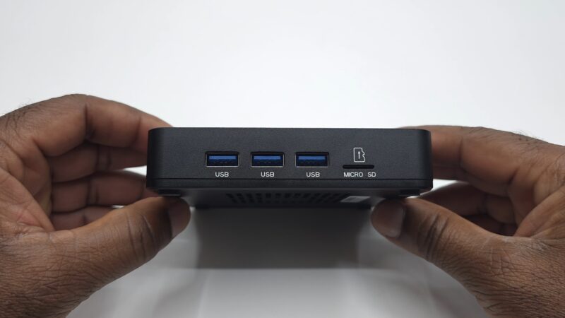 Ugoos AM9 USB ports