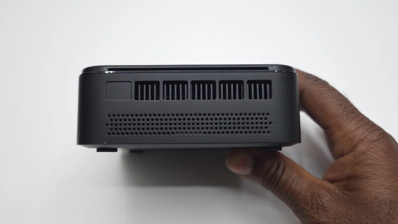 Kamrui E3B Mini PC side exhaust vents